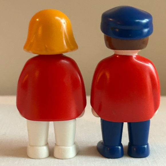 🏡Playmobil Playhouse with 2 Figures. Excellent Condition. - Picture 4 of 9